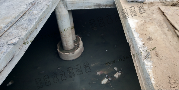 10揭开箱涵顶盖通风和清理土袋.png 10揭开箱涵顶盖通风和清理土袋.png